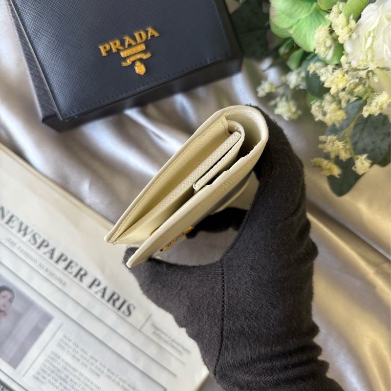 浮雕Logo 防刮皮革二折零錢袋短夾(白色)-2