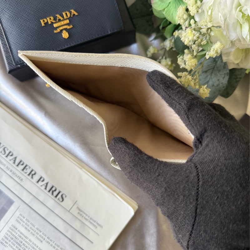 浮雕Logo 防刮皮革二折零錢袋短夾(白色)-9