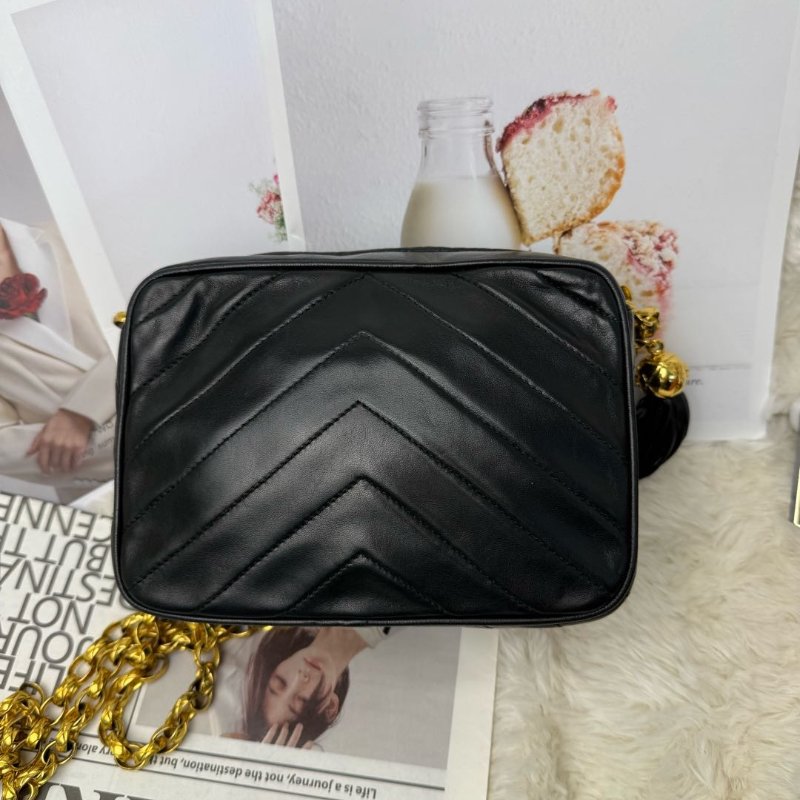 Chanel Vanity Case 相機包 黑色 V紋 羊皮 小號 金扣-1