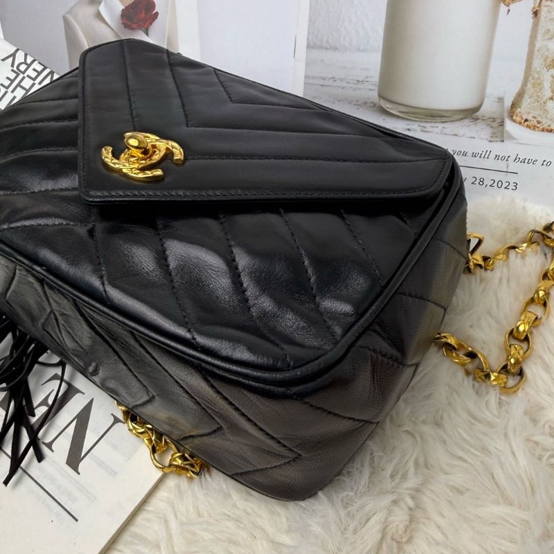 Chanel Vanity Case 相機包 黑色 V紋 羊皮 小號 金扣-2