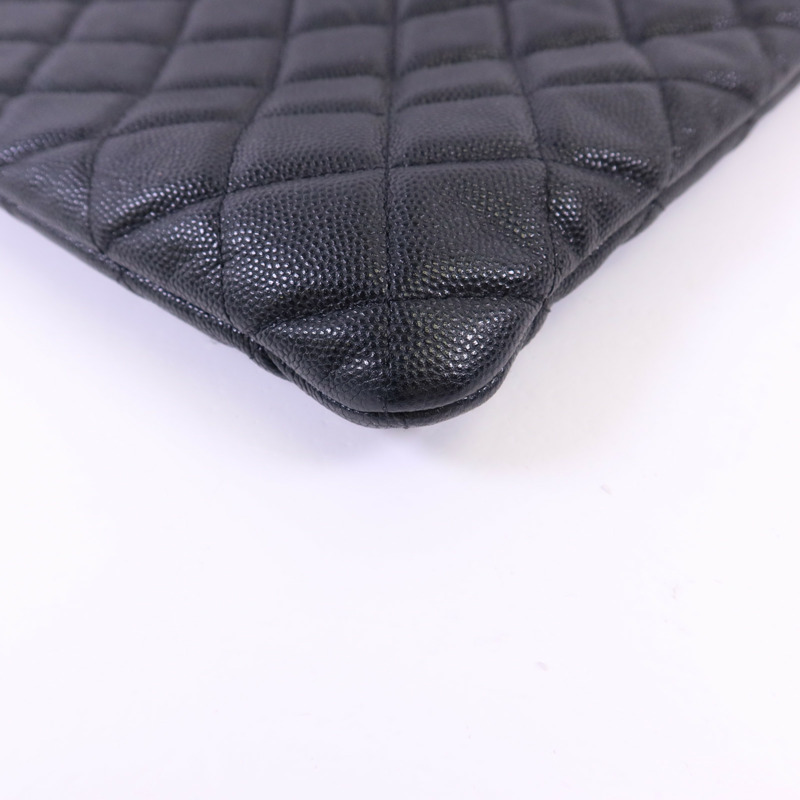 CHANEL 牛皮皮革Pouch金扣手拿包-10