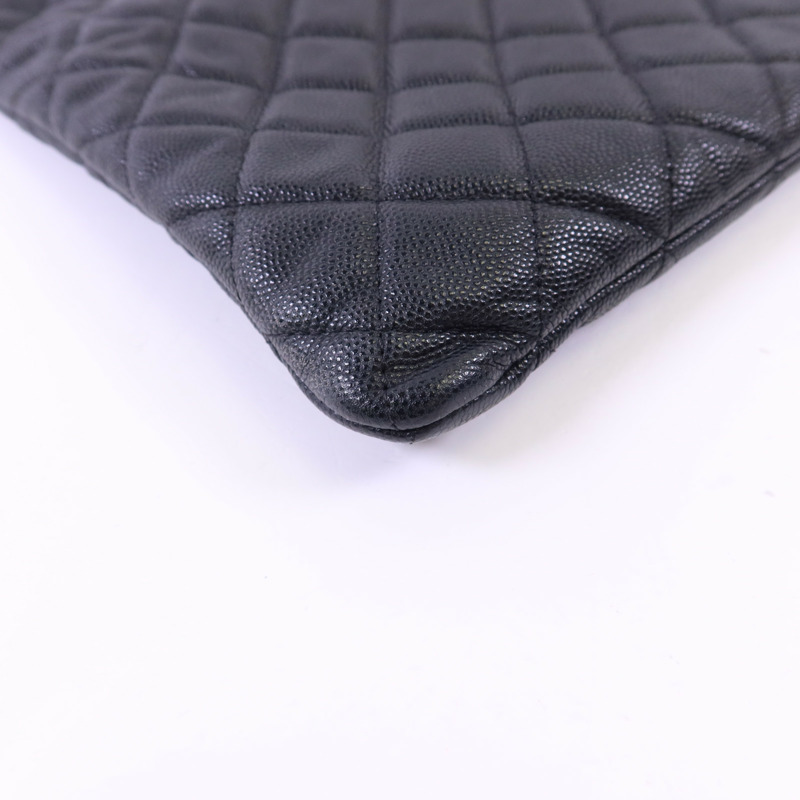 CHANEL 牛皮皮革Pouch金扣手拿包-11