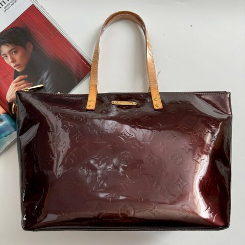 🎉9成新 超大容量LV 酒紅色漆皮肩背包