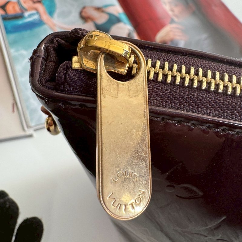 🎉9成新 超大容量LV 酒紅色漆皮肩背包-12