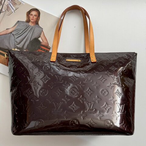 ✨93成新 復古包款 LV酒紅色漆皮肩背包