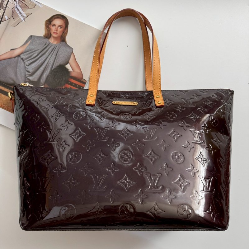 ✨93成新 復古包款 LV酒紅色漆皮肩背包-0