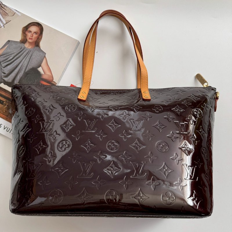 ✨93成新 復古包款 LV酒紅色漆皮肩背包-1