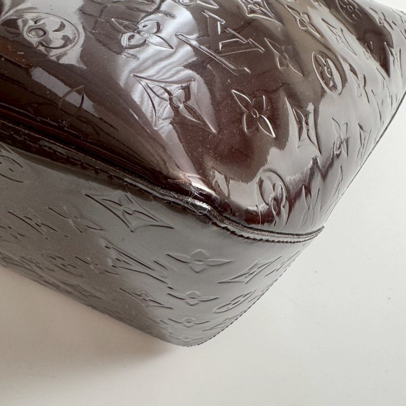 ✨93成新 復古包款 LV酒紅色漆皮肩背包-4