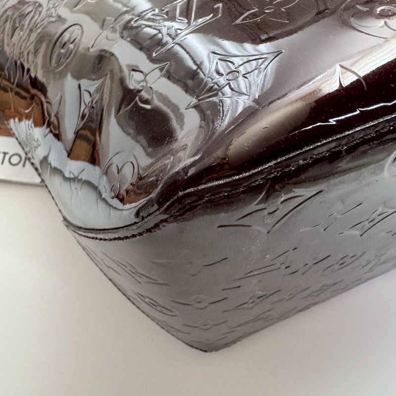 ✨93成新 復古包款 LV酒紅色漆皮肩背包-5