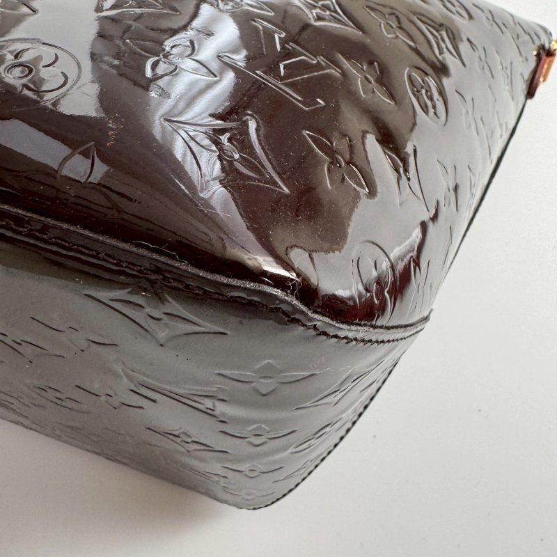 ✨93成新 復古包款 LV酒紅色漆皮肩背包-6