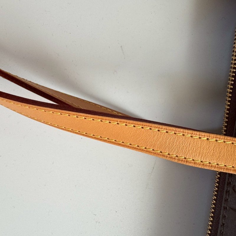 ✨93成新 復古包款 LV酒紅色漆皮肩背包-7