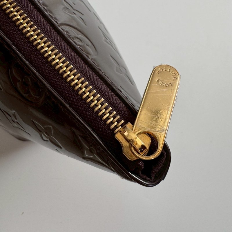✨93成新 復古包款 LV酒紅色漆皮肩背包-8