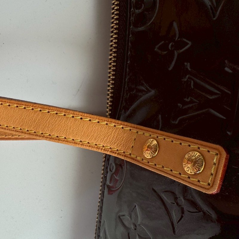 ✨93成新 復古包款 LV酒紅色漆皮肩背包-10