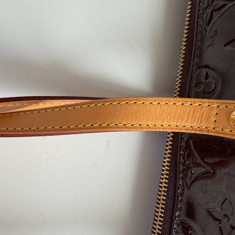 ✨93成新 復古包款 LV酒紅色漆皮肩背包-11