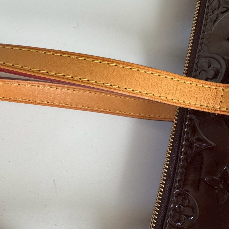 ✨93成新 復古包款 LV酒紅色漆皮肩背包-12