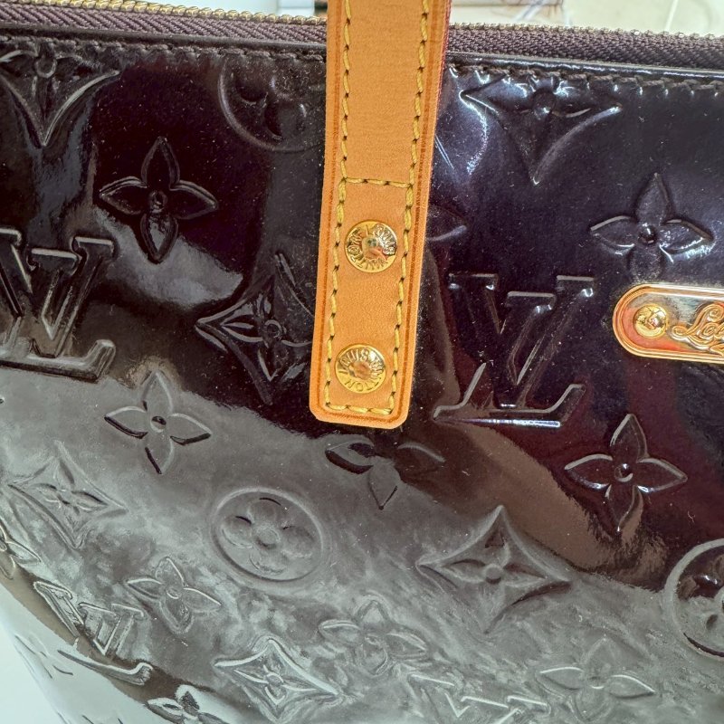 ✨93成新 復古包款 LV酒紅色漆皮肩背包-17