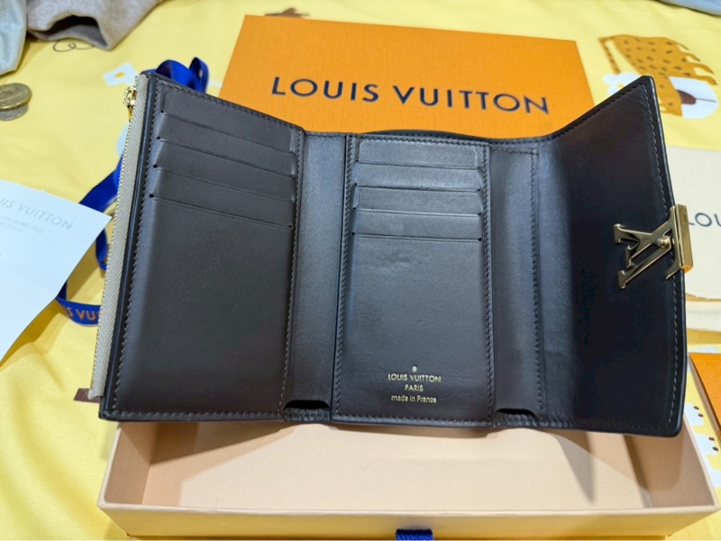 LV Capucines 短夾 奶茶色 三摺 LOUIS VUITTON M62159-2