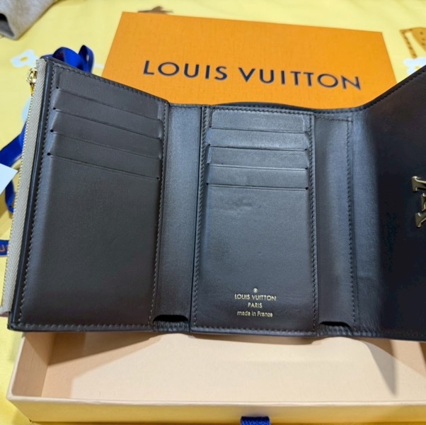 LV Capucines 短夾 奶茶色 三摺 LOUIS VUITTON M62159-10