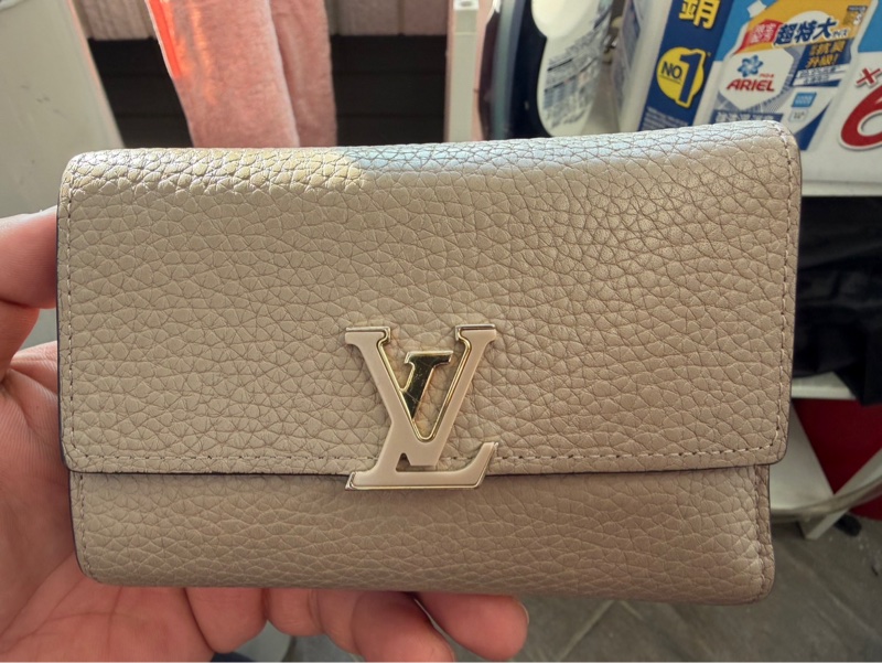 LV Capucines 短夾 奶茶色 三摺 LOUIS VUITTON M62159-16