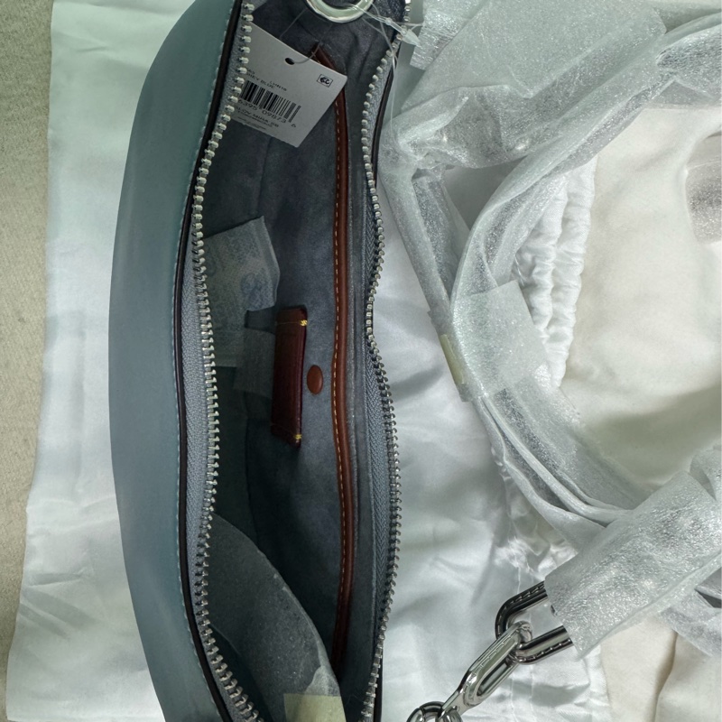 coach肩背手提多用半月包灰藍色-2