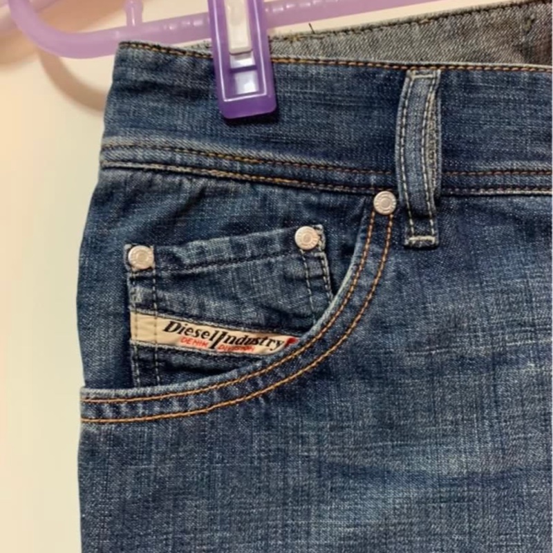 Diesel 義大利潮牌牛仔褲、經典款,褲況很新,衣櫥爆了隨便賣!-11