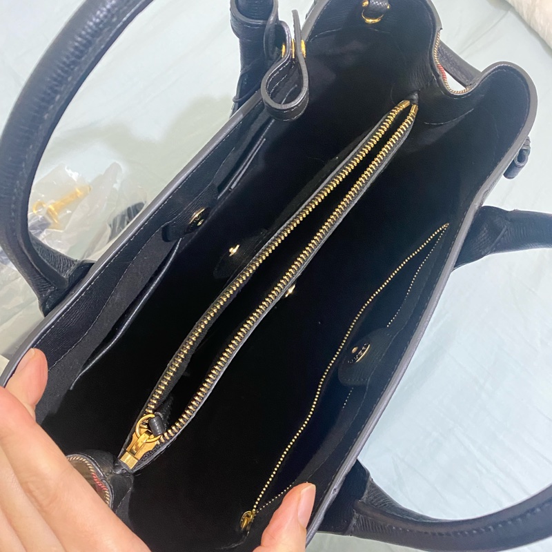 BURBERRY 烙印金字皮革側格紋手提/斜背兩用包(中)黑色 全新-10