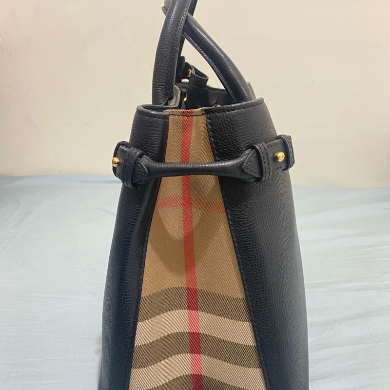 BURBERRY 烙印金字皮革側格紋手提/斜背兩用包(中)黑色 全新-15