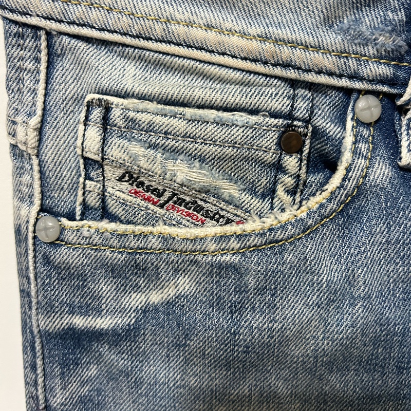 DIESEL刷白刷破牛仔褲-3
