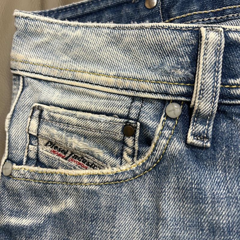 DIESEL刷白刷破牛仔褲-15