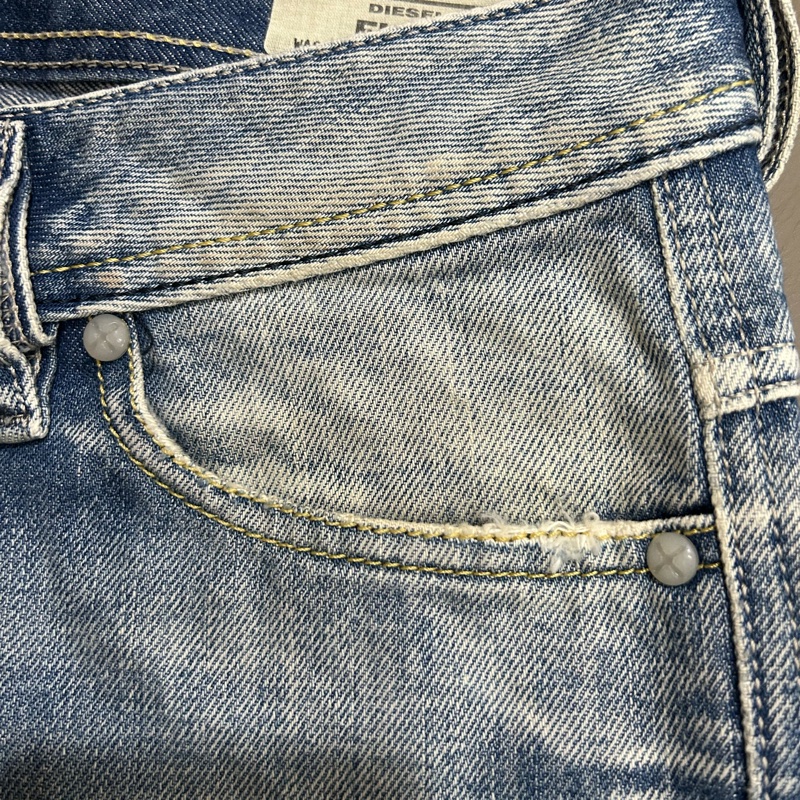 DIESEL刷白刷破牛仔褲-16