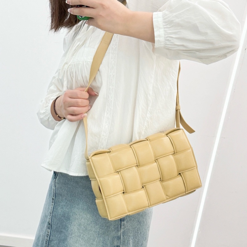 【軟糯糯🤤超Q彈】 BV 編織包 枕頭包 羊皮超柔嫩（專櫃13萬）-23