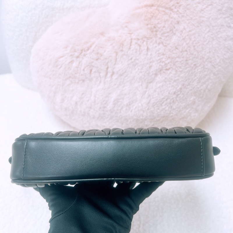 Miumiu hobo 黑色腋下包/相機包-4