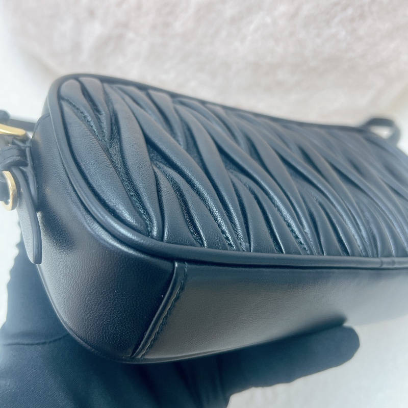 Miumiu hobo 黑色腋下包/相機包-8