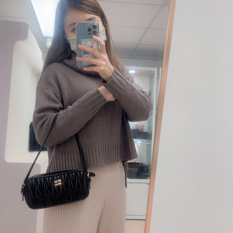 Miumiu hobo 黑色腋下包/相機包-13