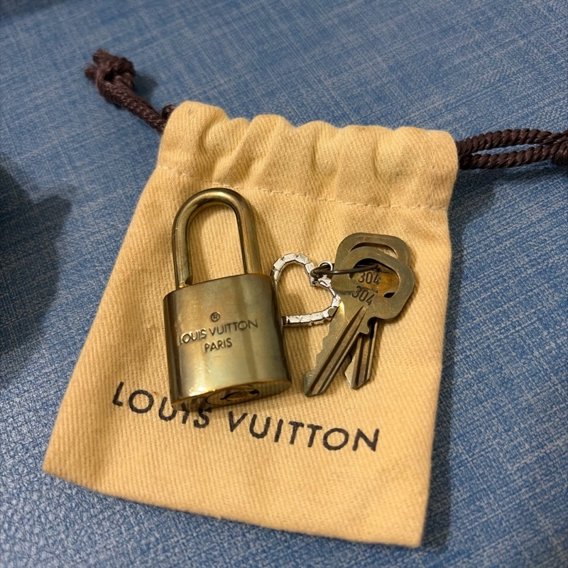 LOUIS VUITTON-17