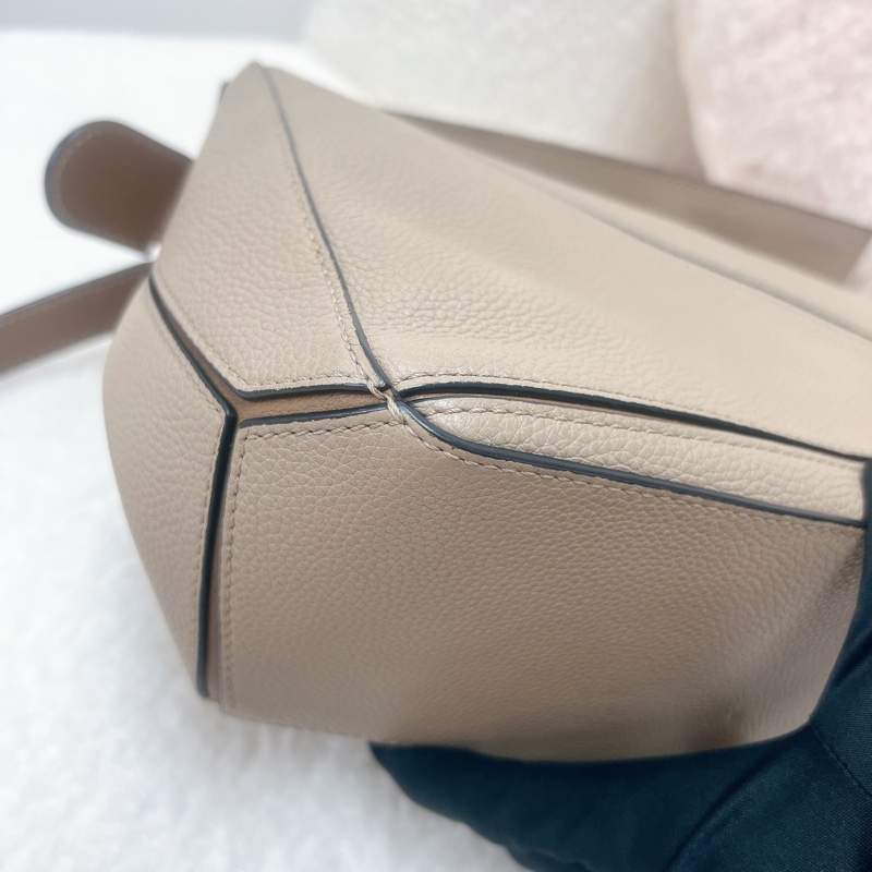 Loewe puzzle 沙色小號幾何包-4