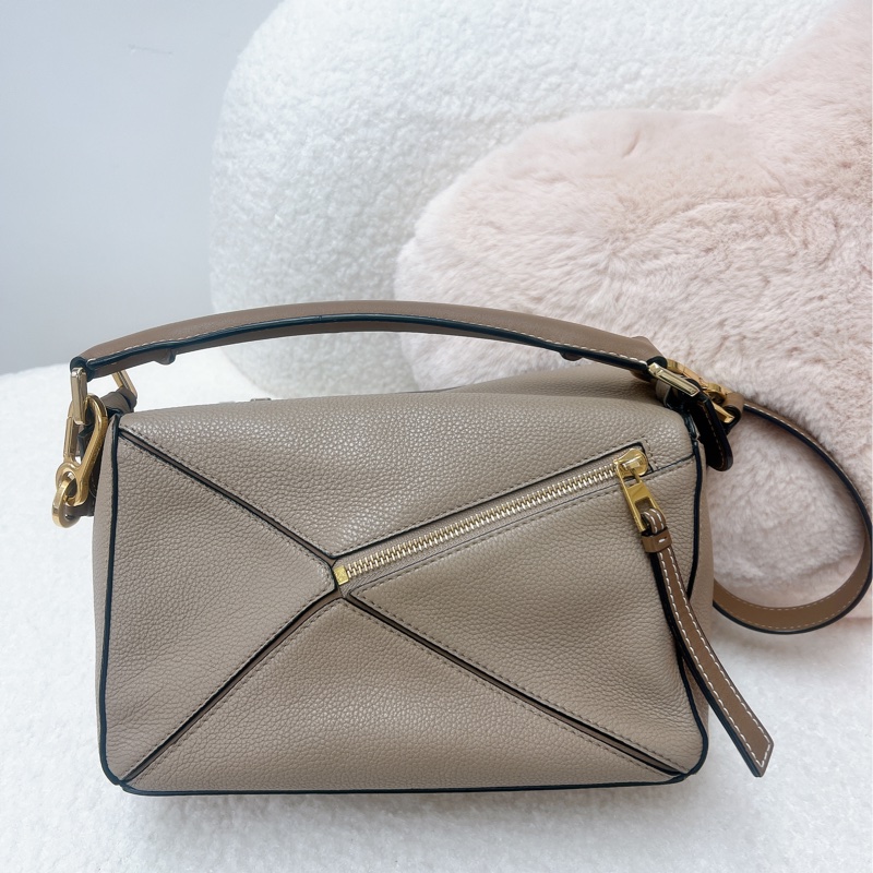 Loewe puzzle 沙色小號幾何包-6