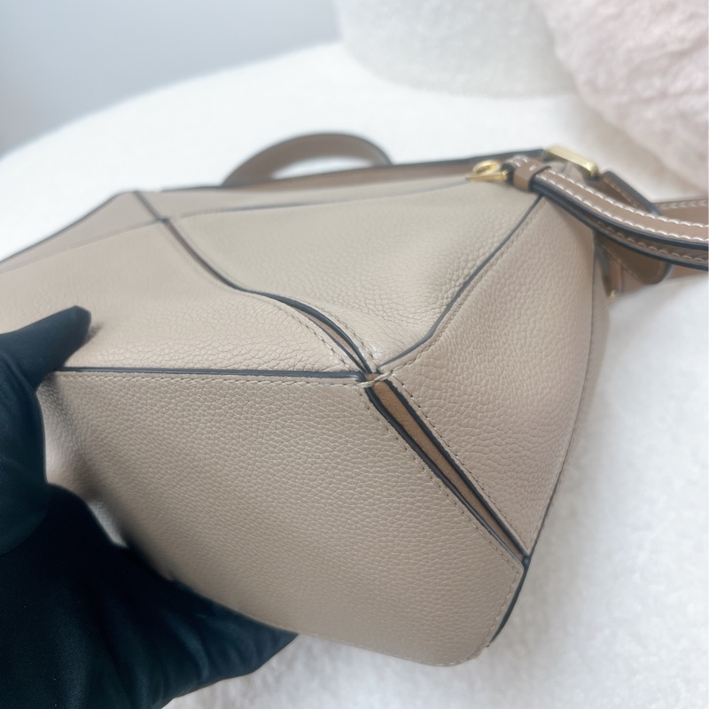 Loewe puzzle 沙色小號幾何包-8