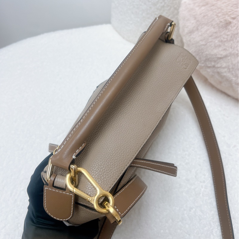 Loewe puzzle 沙色小號幾何包-9