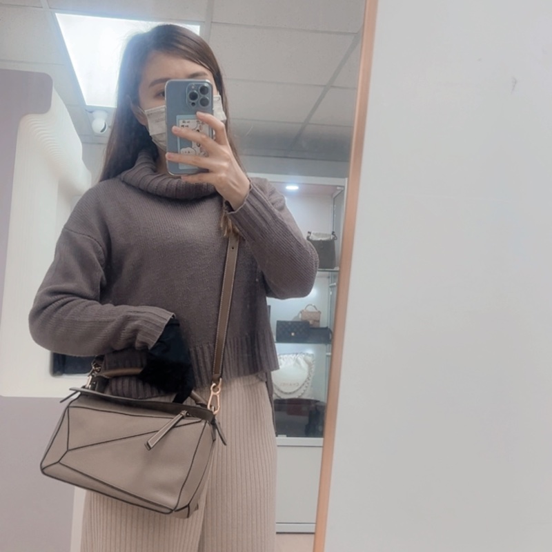 Loewe puzzle 沙色小號幾何包-13