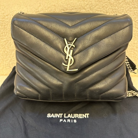 YSL/聖羅蘭黑銀 LouLou方胖子單肩包 中號尺寸底長24cm，原始成色狀態極佳。附防塵袋