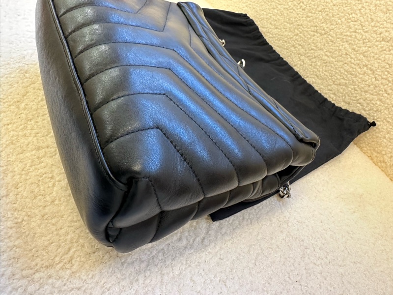 YSL/聖羅蘭黑銀 LouLou方胖子單肩包 中號尺寸底長24cm，原始成色狀態極佳。附防塵袋-17