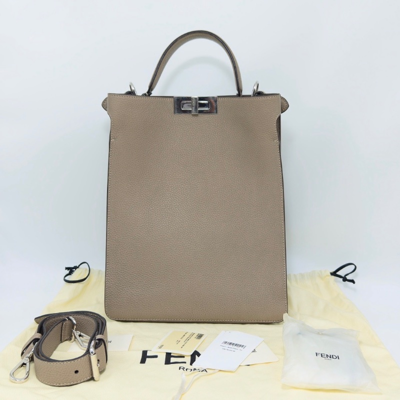 FENDI peekaboo系列大象灰銀扣手提肩背公事包17*33*8 98新配件塵袋雨衣-1