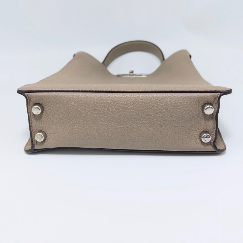 FENDI peekaboo系列大象灰銀扣手提肩背公事包17*33*8 98新配件塵袋雨衣-4