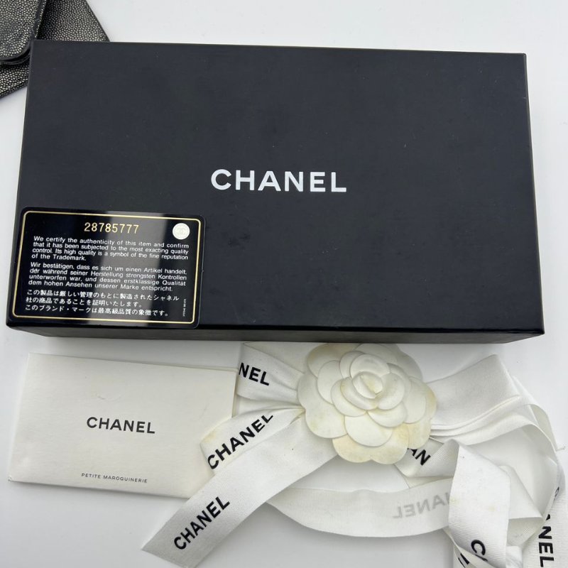 香奈兒黑銀魚子醬菱格紋手拿包錢包-2