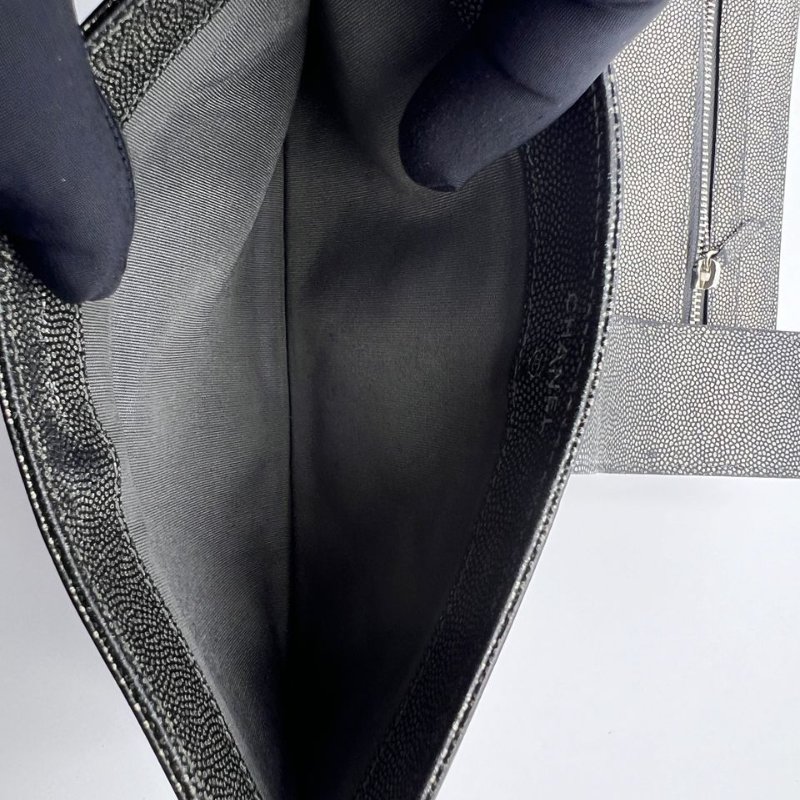 香奈兒黑銀魚子醬菱格紋手拿包錢包-15