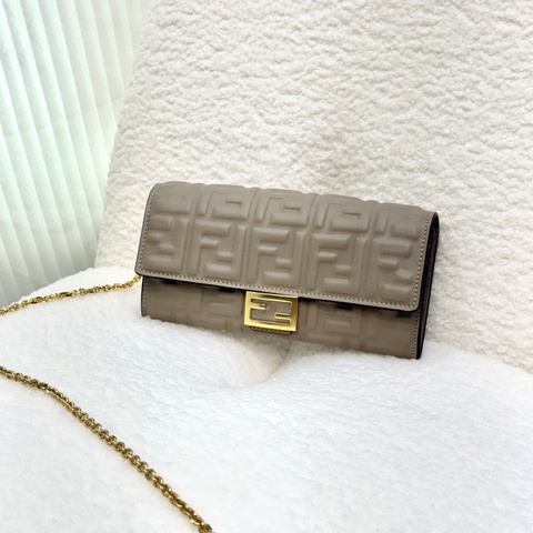 🩶芬迪法棍FENDI鴿灰色納帕小羊皮Baguette配飾鏈WOC