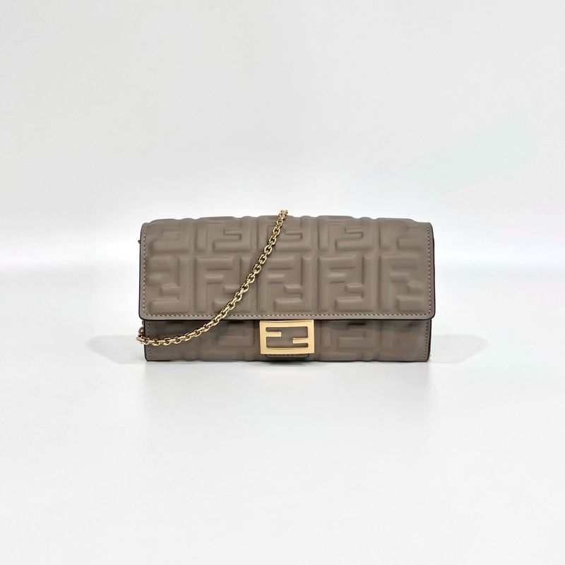 🩶芬迪法棍FENDI鴿灰色納帕小羊皮Baguette配飾鏈WOC-4
