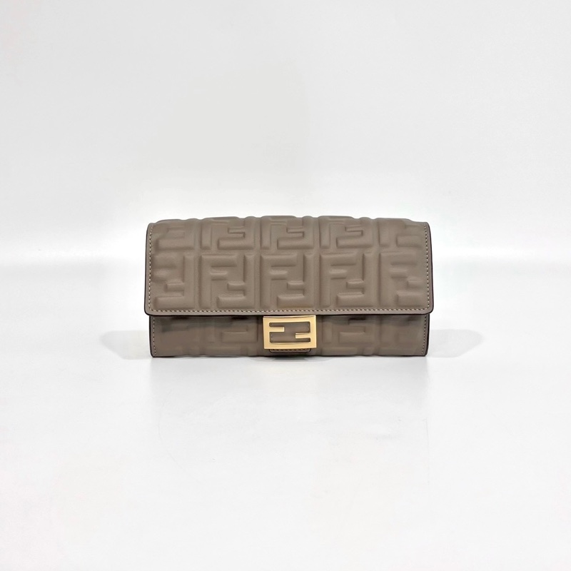 🩶芬迪法棍FENDI鴿灰色納帕小羊皮Baguette配飾鏈WOC-5