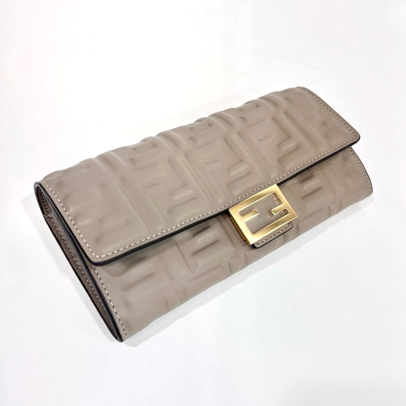 🩶芬迪法棍FENDI鴿灰色納帕小羊皮Baguette配飾鏈WOC-10